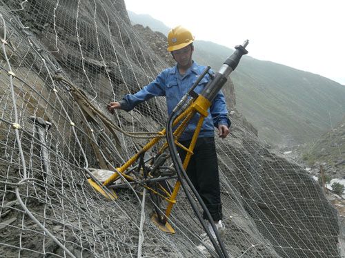 主動式柔性防護網施工工藝及網絡工程應用探析