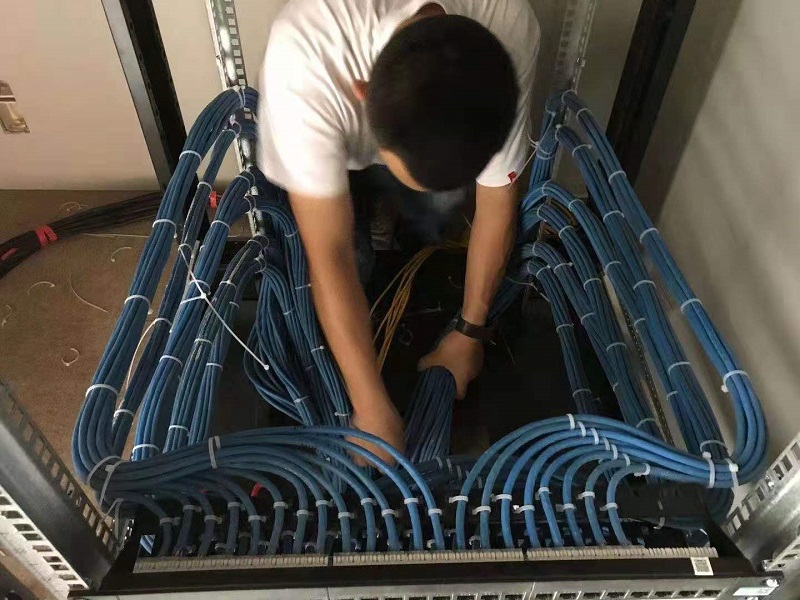 弱電工程施工中線纜橋架管子如何安排？